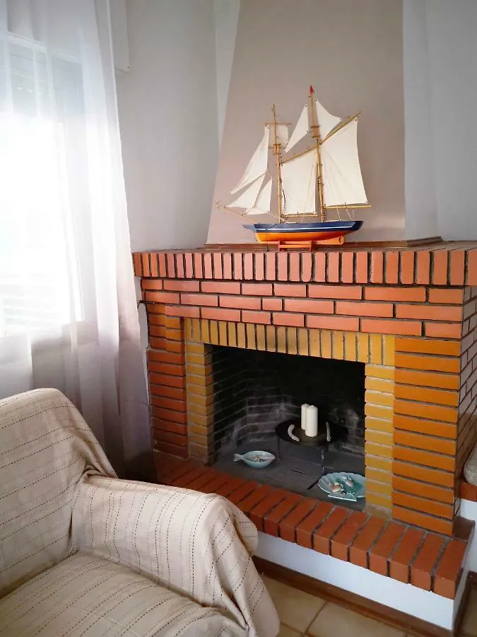 Joel'S Big And Cosy Apartment Close To The Beach 네오이 에피바타이