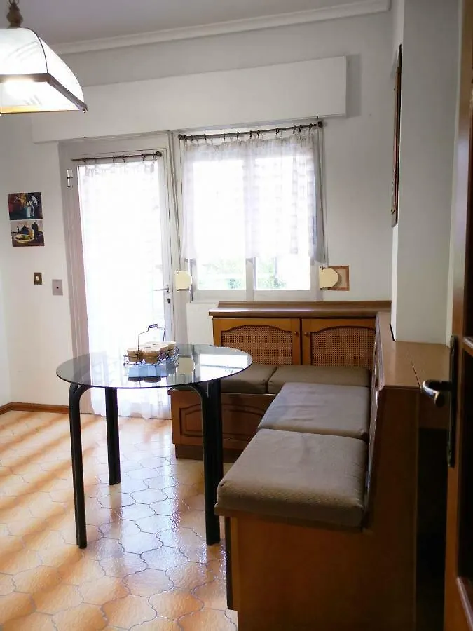 Joel'S Big And Cosy Apartment Close To The Beach 네오이 에피바타이