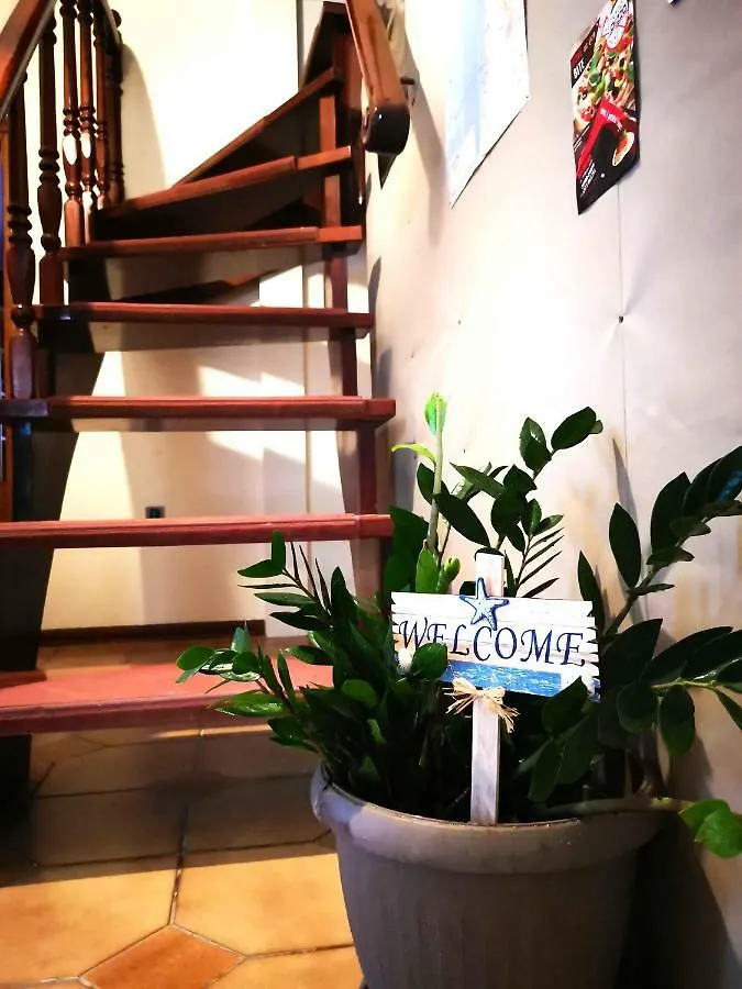 Joel'S Big And Cosy Apartment Close To The Beach 네오이 에피바타이